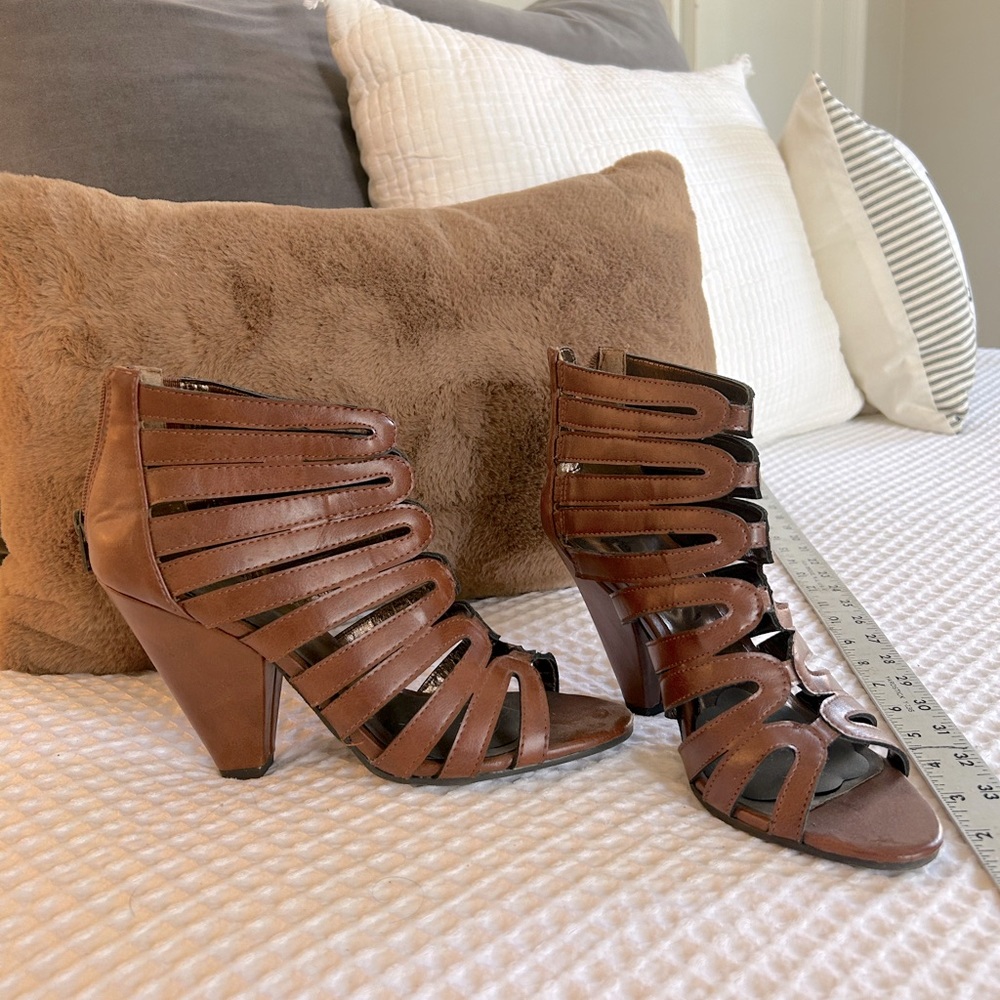 GLO gladiator sandals
